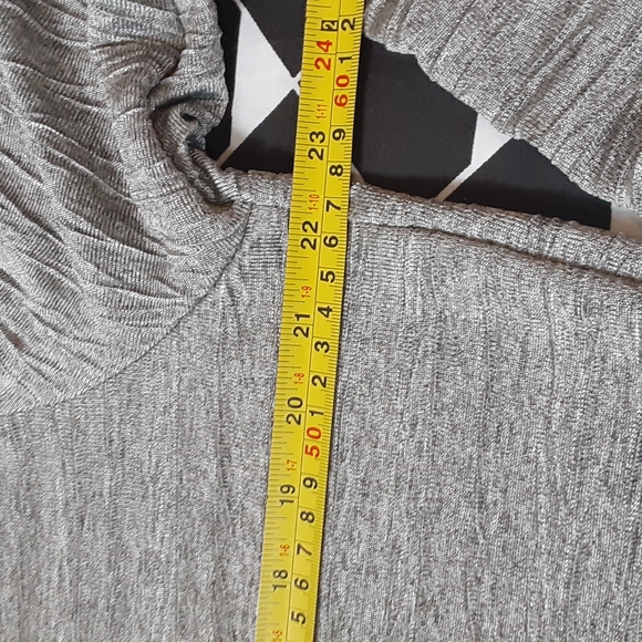 ALFANI SILVER  TOP, SIZE LARGE - Picture 10 of 10